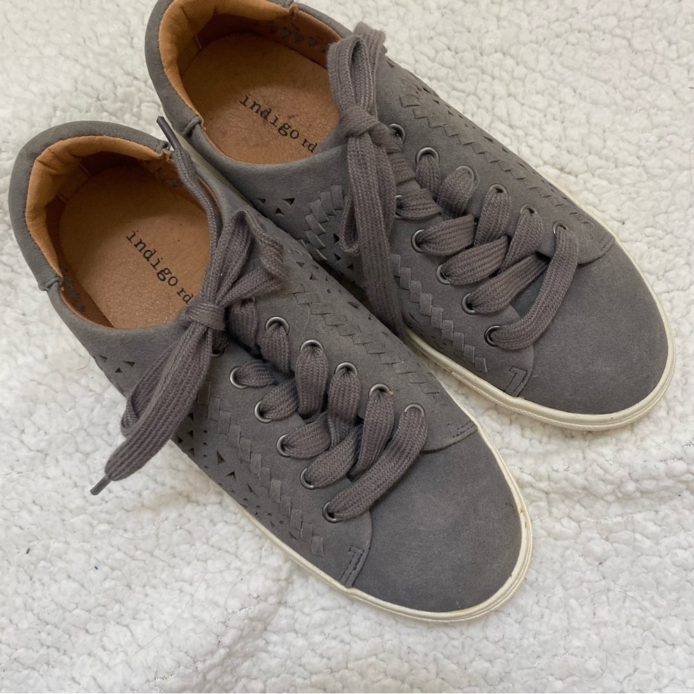 Indigo Rd Kadison low-top women’s fashion sneakers Sz 6.5 - Picture 2 of 5